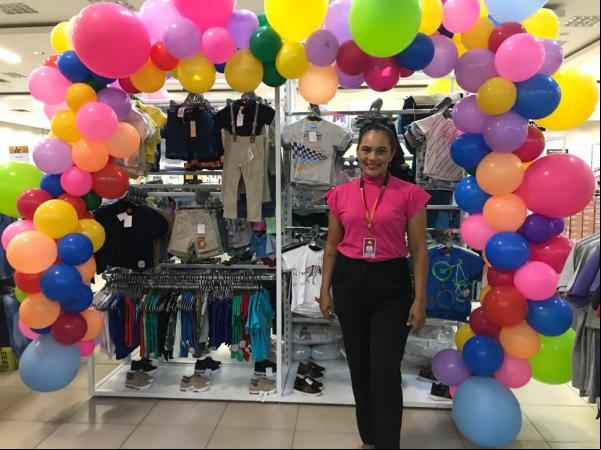 Jaqueline, chefe do setor de confecções do Armazém Paraíba.(Imagem:FlorianoNews)