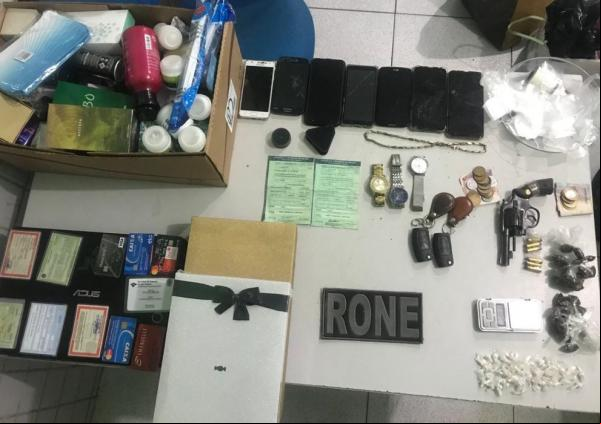 Objetos encontrados com o trio(Imagem:Divulgação/Polícia Militar)