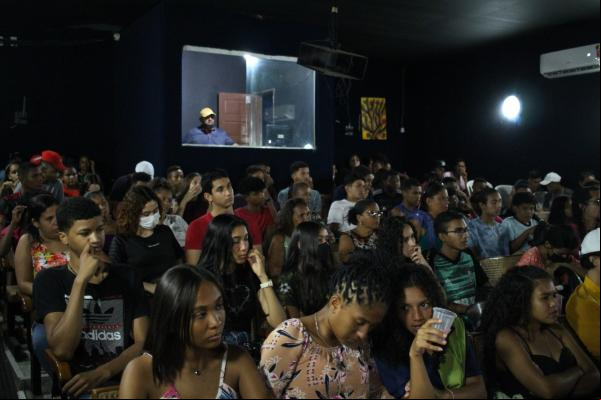 Evento é gratuito e está ocorrendo nos teatros Cidade Cenográfica e Maria Bonita, em Floriano. (Imagem:Divulgação)
