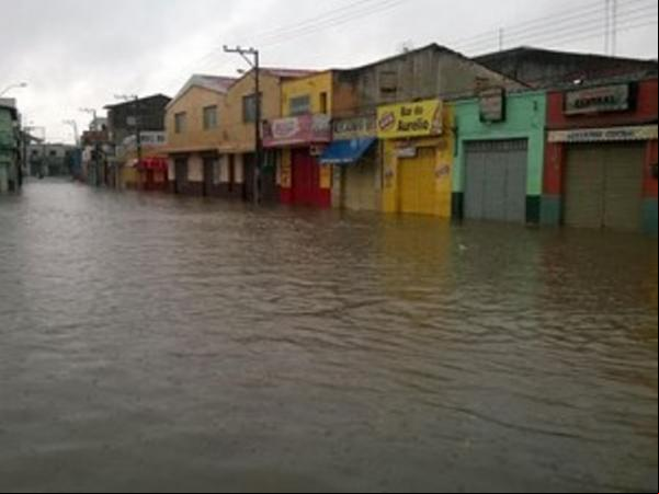 Centro ficou totalmente alagado em São Raimundo Nonato.(Imagem:Aderson Oliveira/Arquivo Pessoal)