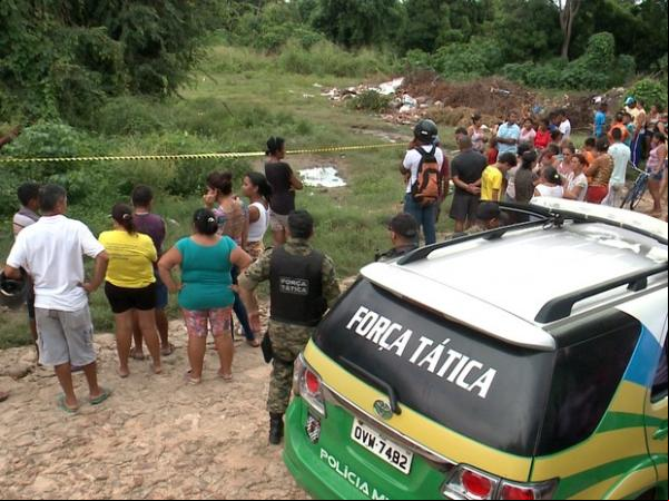 Crime assustou os vizinhos e deixou o local movimentado.(Imagem:Reprodução/TV Clube)