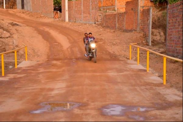 Prefeitura de Floriano entrega agem molhada que dá o a localidade Bom Jardim.(Imagem:Secom)
