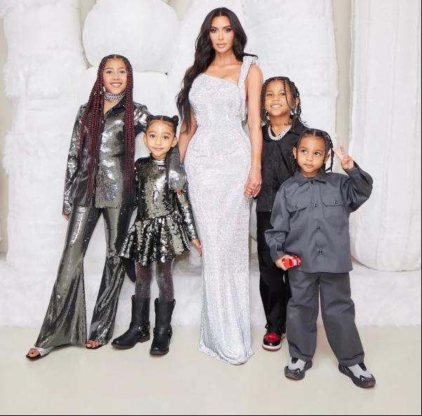 Kim comos filhos North, Saint, Chicago e Psalm.(Imagem:Reprodução/Instagram)