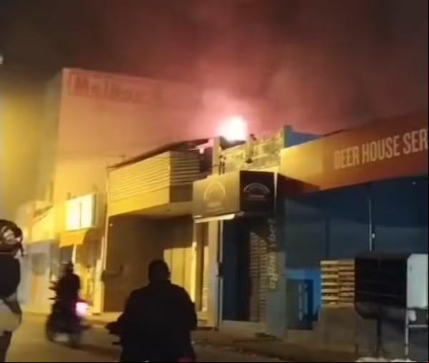 Depósito de supermercado pega fogo em Picos.(Imagem:Reprodução)
