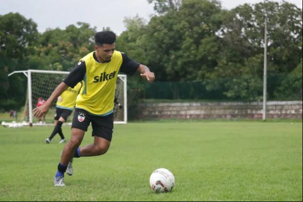 Nininho, lateral-direito River-PI.(Imagem:Pablo Cavalcante )