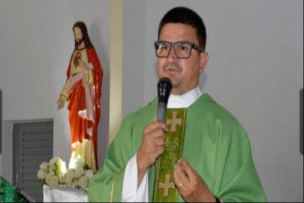 Padre José Alves foi encontrado morto em casa(Imagem:Reprodução)