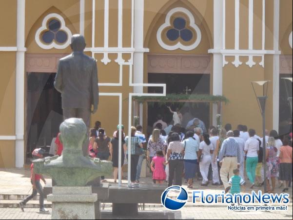 Fiéis participaram da Procissão do Senhor Ressuscitado em Floriano.(Imagem:FlorianoNews)