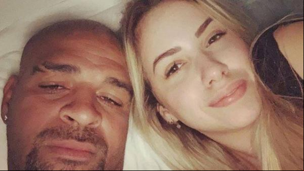 Adriano Imperador e Victoria Moreira estão namorando.(Imagem:Reprodução/Instagram)