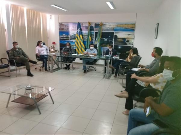 Reunião sobre novo decreto(Imagem:Redação)