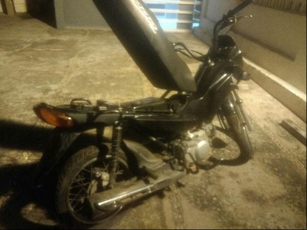 Durante perseguição, motocicleta tomada de assalto é recuperada pela PM.(Imagem:Divulgação/PM)