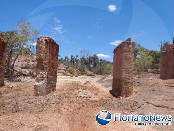Obras de pontes que custam milhões ficaram no meio do caminho em Arraial-PI(Imagem:FlorianoNews)