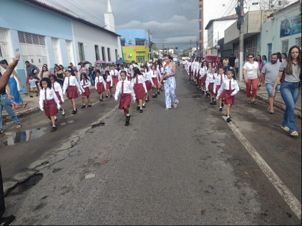 Ginásio Primeiro de Maio celebra 68 anos com desfile marcante pelas ruas de Floriano(Imagem:FlorianoNews)
