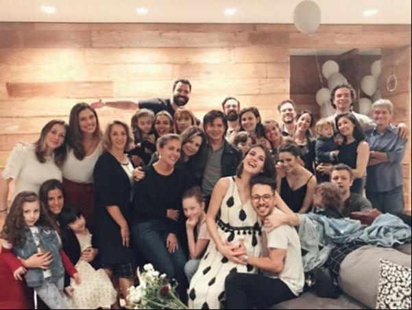 Filho de Sandy aparece em clique raro postado por mulher de Júnior Lima.(Imagem:Quem)