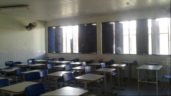 Salas sem condicionadores de ar e até falta de água para beber.(Imagem:G1 PI)