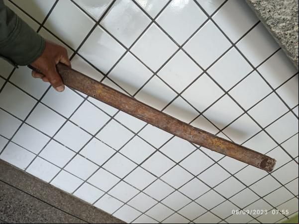 Barra de ferro usada pela gestante.(Imagem:PM de Jaicós)