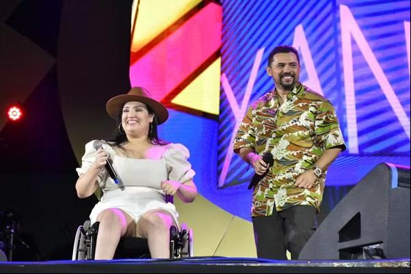 Xand Avião recebeu fã em seu palco, em Recife, para cantar(Imagem:Felipe Souto Maior/AgNews)