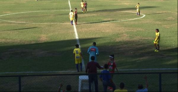 Momento em que Thalita entra em campo.(Imagem:TV Clube)