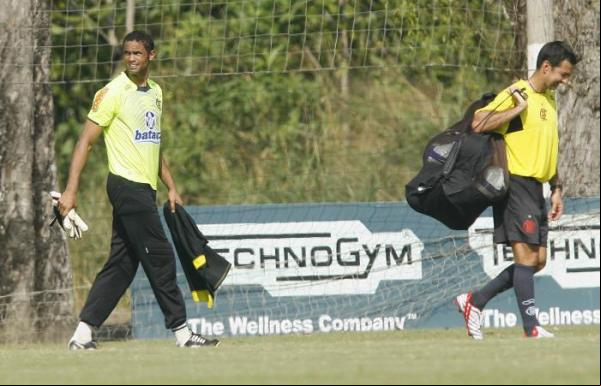 Bruno treina sozinho no Rio, enquanto o time se prepara em Itu (SP)(Imagem:Carlos Moraes/AE)