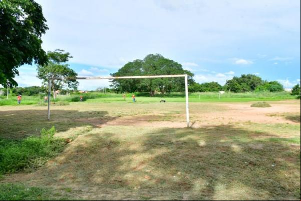 Parceria entre Infraestrutura e Esportes de Floriano começam limpeza nos campos de várzea da cidade(Imagem:Secom)