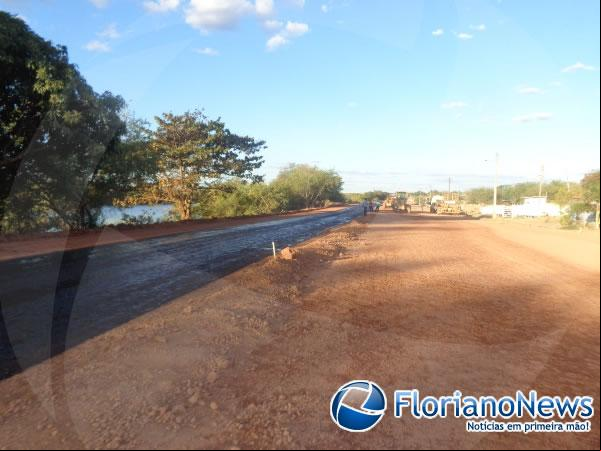 Trecho da Avenida Beira-Rio recebe pavimentação asfáltica.(Imagem:FlorianoNews)