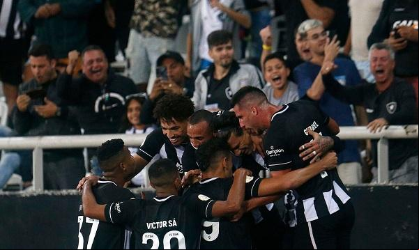 Botafogo vence Coritiba em casa e dorme em 10º lugar no Brasileirão.(Imagem:Vitor Silva/Botafogo/Direitos Reservados)