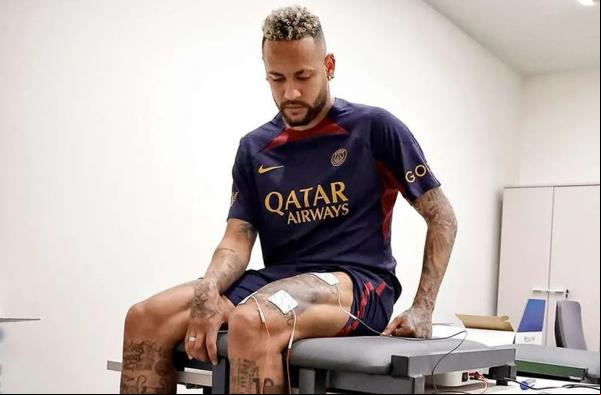 Neymar, em sua reapresentação no PSG para a temporada 2023/24.(Imagem:C. Gavelle/PSG )