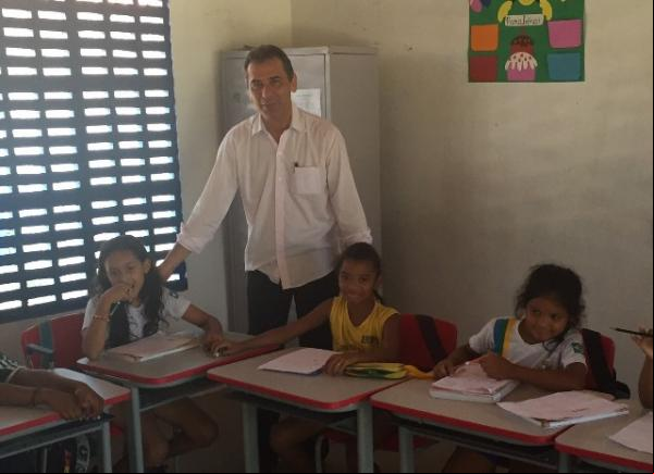 Prefeito visita escola rural onde sera implantado o Método de Ensino em Tempo Integral.(Imagem:Secom)