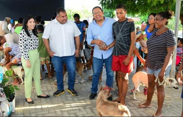 Vereador Dessim Almeida apoia ação de saúde animal em Floriano(Imagem:Reprodução/Instagram )