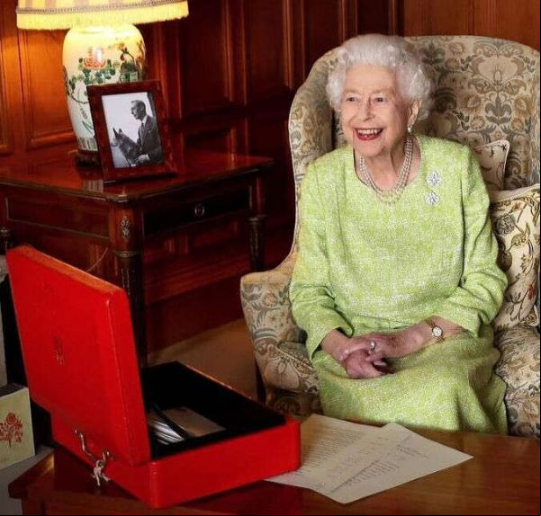 Rainha Elizabeth II está comemorando neste domingo, dia 6, 70 anos de reinado. E não é para qualquer um! Está marca nunca foi alcançada por nenhum outro monarca na história do Rein(Imagem:Reprodução)