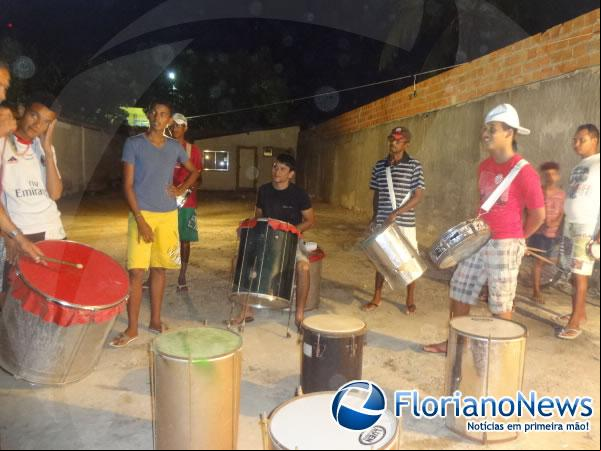 Blocos e Escolas de Samba de Floriano fazem ensaios nos bairros da cidade.(Imagem:FlorianoNews)