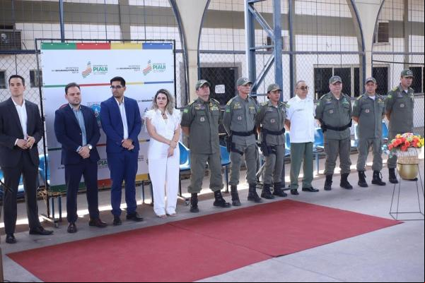 Polícia Militar do Piauí recebe três mil coletes balísticos, UTI móvel e viatura lilás.(Imagem:Divulgação)