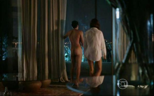 Rodrigo Lombardi sobre bumbum à mostra em Verdades Secretas: Capricha a luz.(Imagem:MSN)