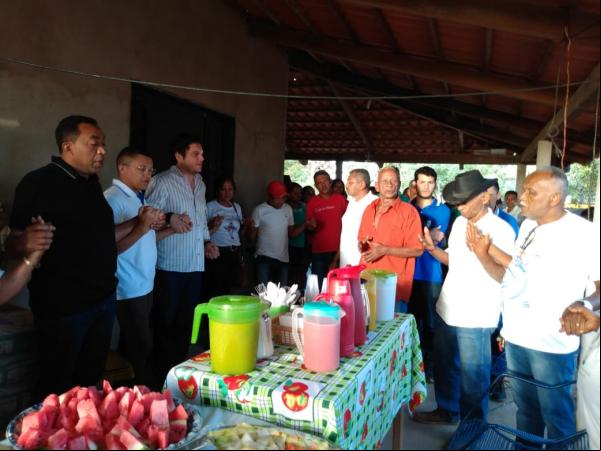 Alvorada, café da manhã e missa abrem festejo de Bom Jesus da Lapa na localidade Tabuleiro do Mato.(Imagem:FlorianoNews)