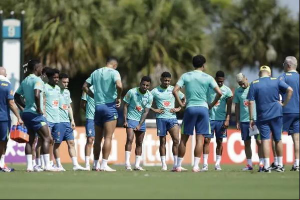 Durante os treinos durante a semana em Orlando (Flórida), o técnico Dorival Júnior testou várias formações da equipe, visando os dois últimos amistosos da Data Fifa. (Imagem:Rafael Ribeiro/CBF/Direitos Reservados)