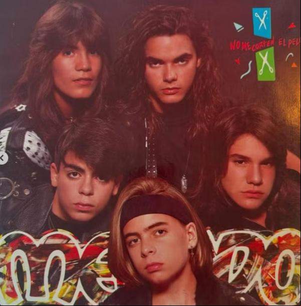 Os Menudos na formação que Adrián fez parte, em 1990.(Imagem:Reprodução/Instagram)