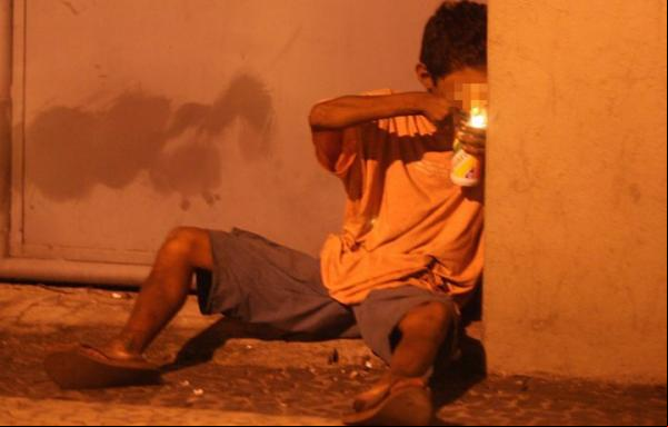 Criança fumando crack(Imagem:Rede Globo)