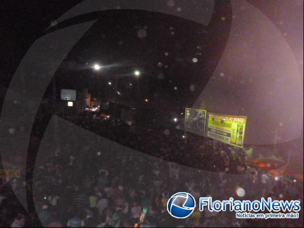 Fabrícia leva 30 mil foliões à loucura ao misturar ritmos em arrastão de Floriano.(Imagem:FlorianoNews)