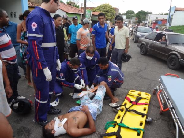 Acidente envolvendo carro e moto na Av. Bucar Neto. (Imagem:FlorianoNews)