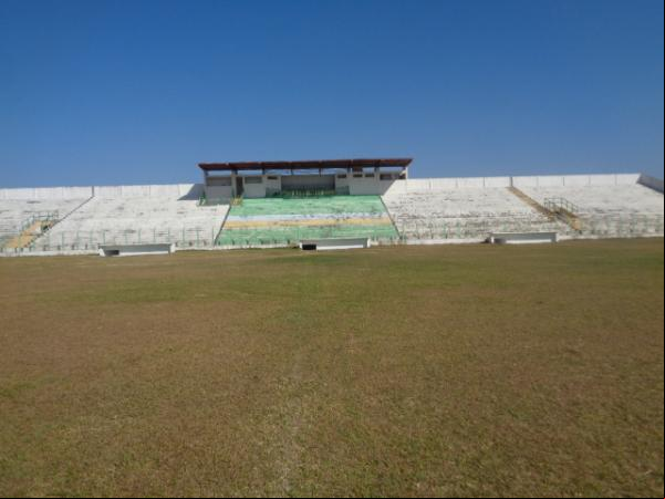 Gramado do Estádio Tiberão(Imagem:FlorianoNews)