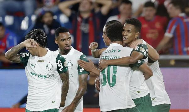 Libertadores: Palmeiras vence Cerro e garante classificação antecipada.(Imagem:REUTERS/CESAR OLMEDO/DIREITOS RESERVADOS)