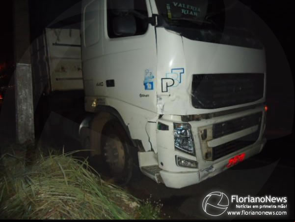 Acidente envolvendo carreta e carro de eio deixa quatro feridos na BR-343.(Imagem:FlorianoNews)