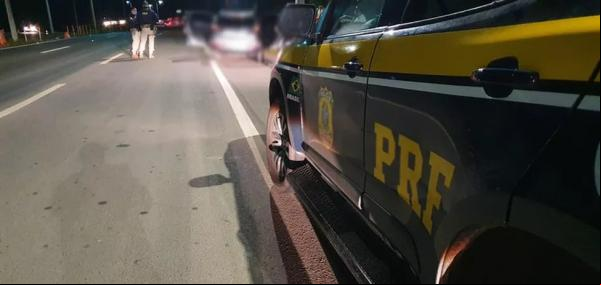 Carro capota e motorista é sacado para fora do veículo ao fugir de fiscalização da PRF no Piauí.(Imagem:Divulgação /PRF-PI)