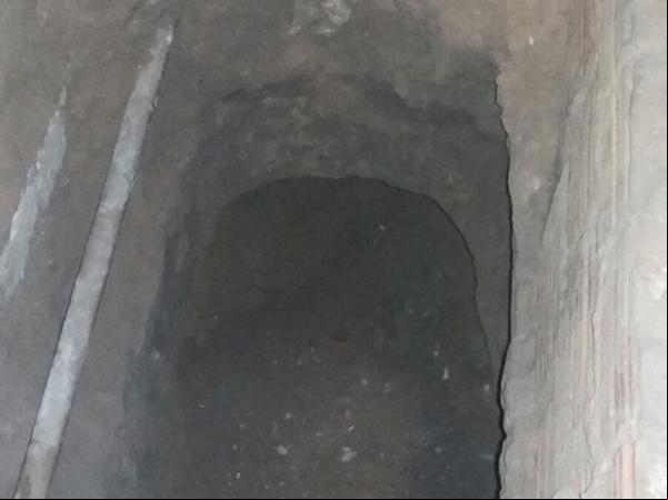 Buraco de quatro metros de profundidade foi encontrado em pavilhão.(Imagem:Divulgação/Sejus)