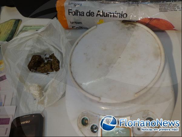 Polícia Civil de Floriano estoura boca de fumo em campo de futebol no bairro Guia(Imagem:FlorianoNews)