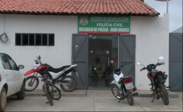 Dupla é presa após tentativa de latrocínio contra vendedor de dindin em Água Branca(Imagem:Reprodução)