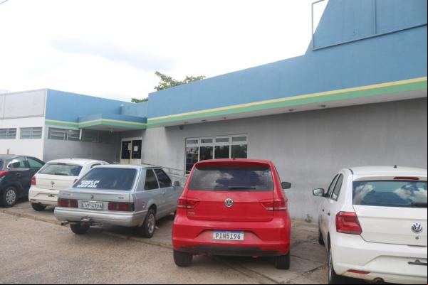 No alvará de soltura, o juiz menciona que a mulher presa tem o mesmo nome da pessoa procurada pela justiça, e também o mesmo nome da mãe, mas o nome do pai é diferente. O magistrad(Imagem:Reprodução)