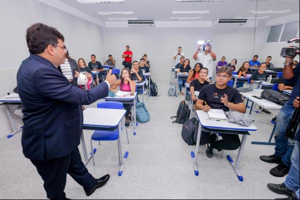 Rafael Fonteles entrega obra que faz parte da maior reforma da Uespi, com investimento de R$ 25 mil(Imagem:Divulgação)