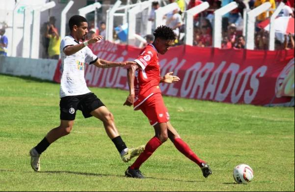 4 de Julho e Corisabbá reabrem o Campeonato Piauiense na quarta-feira.(Imagem:Sávio Ryan/4 de Julho)