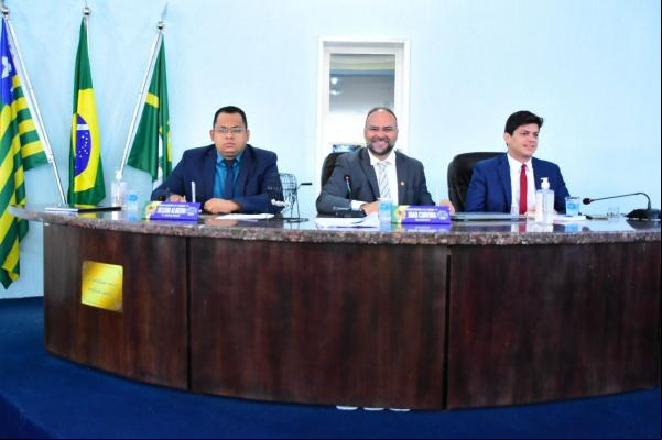 Vereadores de Floriano zeram pauta de votação de projetos e entram em recesso parlamentar.(Imagem:CMF)