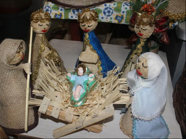 Presépios podem ser encontrados feitos com barro e esponja vegetal em Teresina.(Imagem:Gilcilene Araújo/G1)